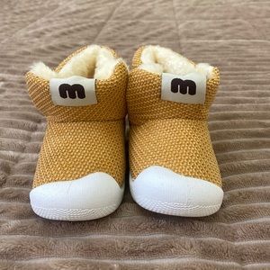 Baby warm boots size 12-18 months